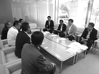 左：日本弁理士会及び日本弁理士政治連盟、右：都議会公明党