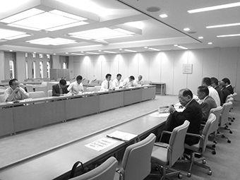 左：都議会民進党、右：日本弁理士会及び日本弁理士政治連盟