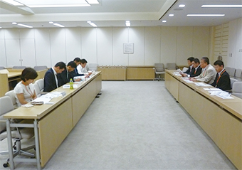 左：都議会民進党、右：日本弁理士政治連盟