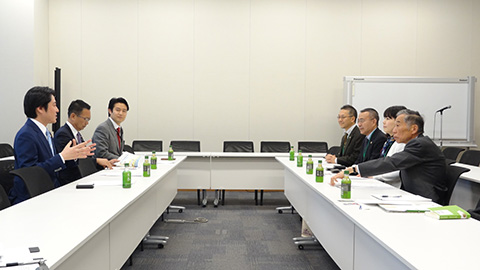 左：立憲民主党 右：日本弁理士会及び日本弁理士政治連盟