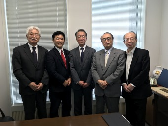 【関西会】左から稲岡副会長、藤末健三議員、吉竹関西会会長、杉本顧問、奥村副会長