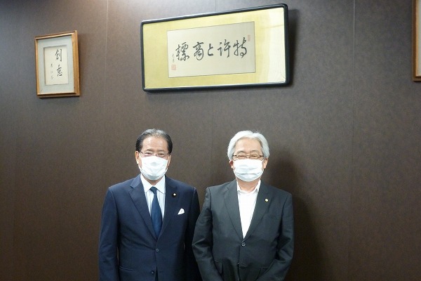 左から増子輝彦議員、福田筆頭副会長