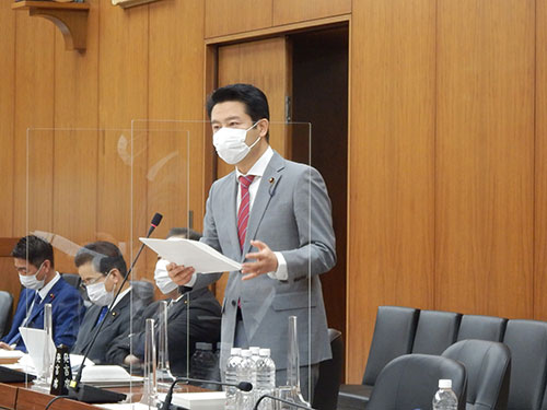 衆議員財務金融委員会で質問される櫻井周議員