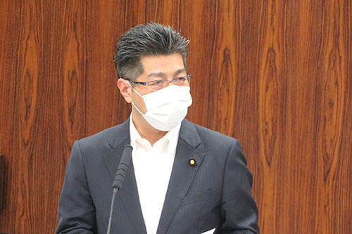 参議院経済産業委員会で質問される加田裕之議員