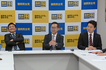 左から玉木雄一郎顧問、古川元久会長、浅野哲事務局長