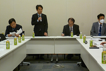 左から枝野幸男顧問、大串博志会長、菅直人顧問、櫻井周事務局長